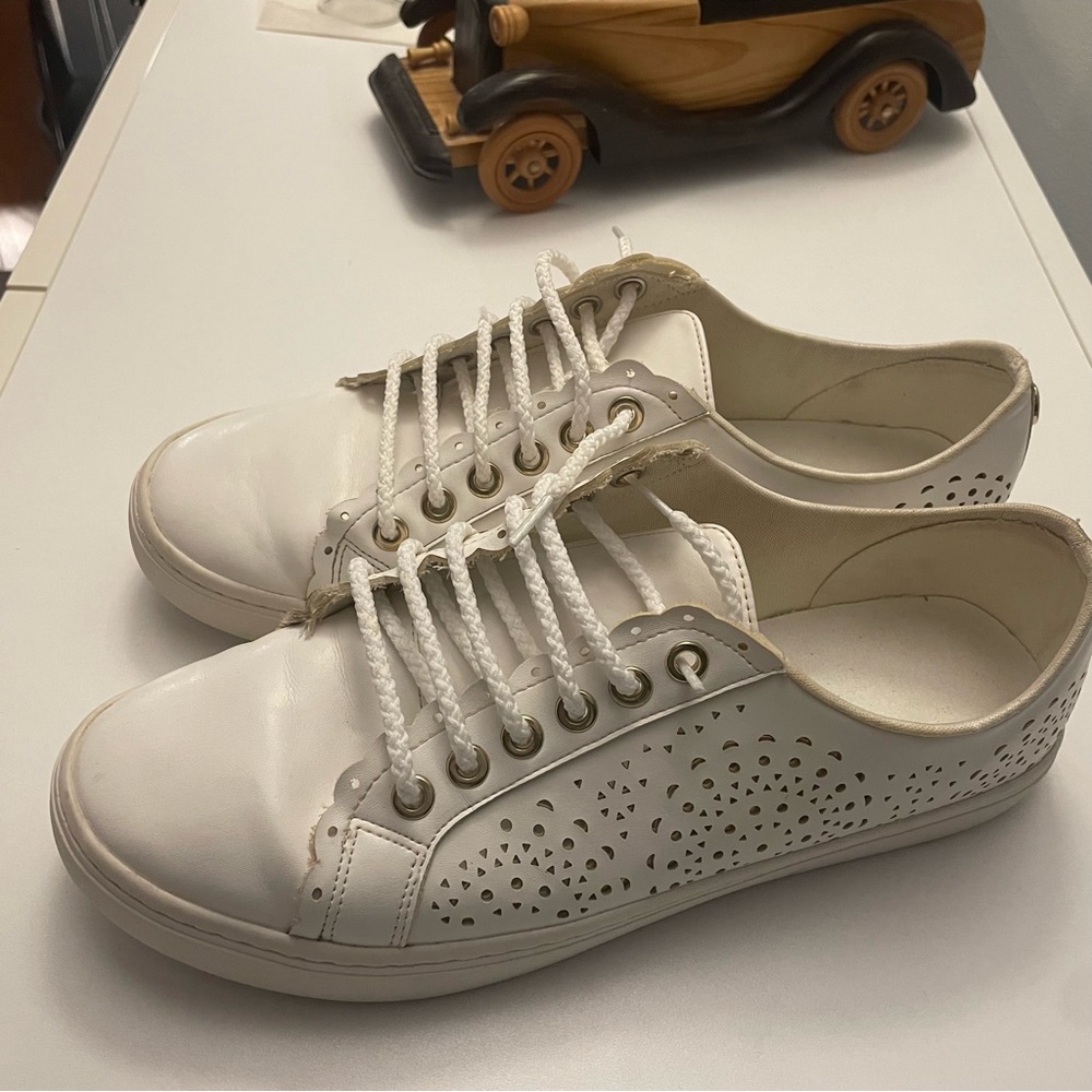 Lee Clyborne sneakers